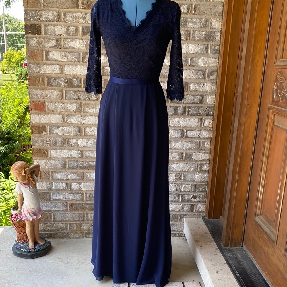 Elegant Navy Lace Evening Gown